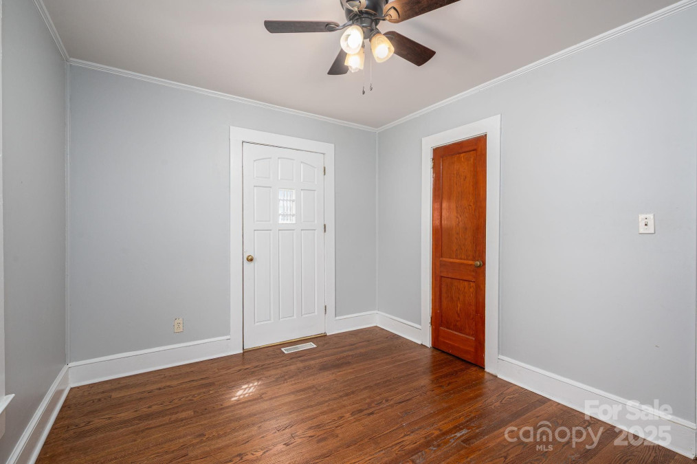 406 Arrowood St Lenoir, NC 28645