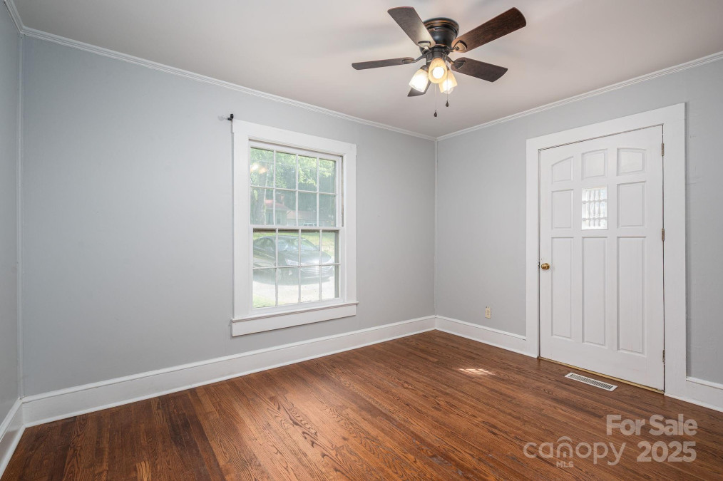 406 Arrowood St Lenoir, NC 28645