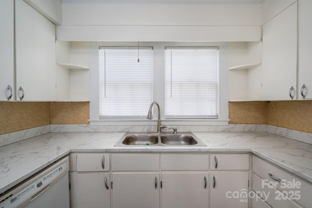 406 Arrowood St Lenoir, NC 28645