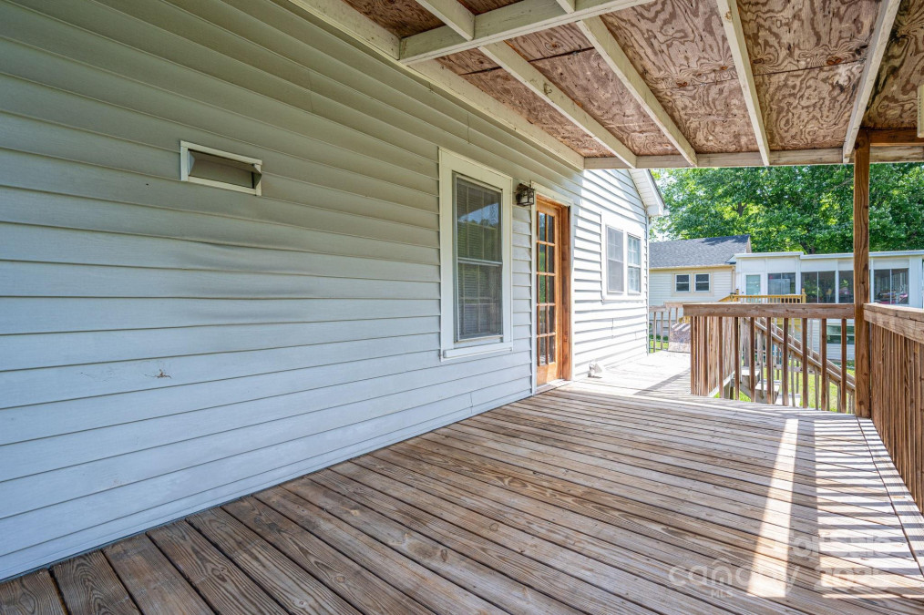 406 Arrowood St Lenoir, NC 28645