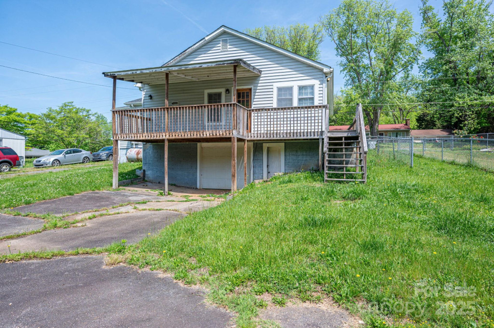 406 Arrowood St Lenoir, NC 28645
