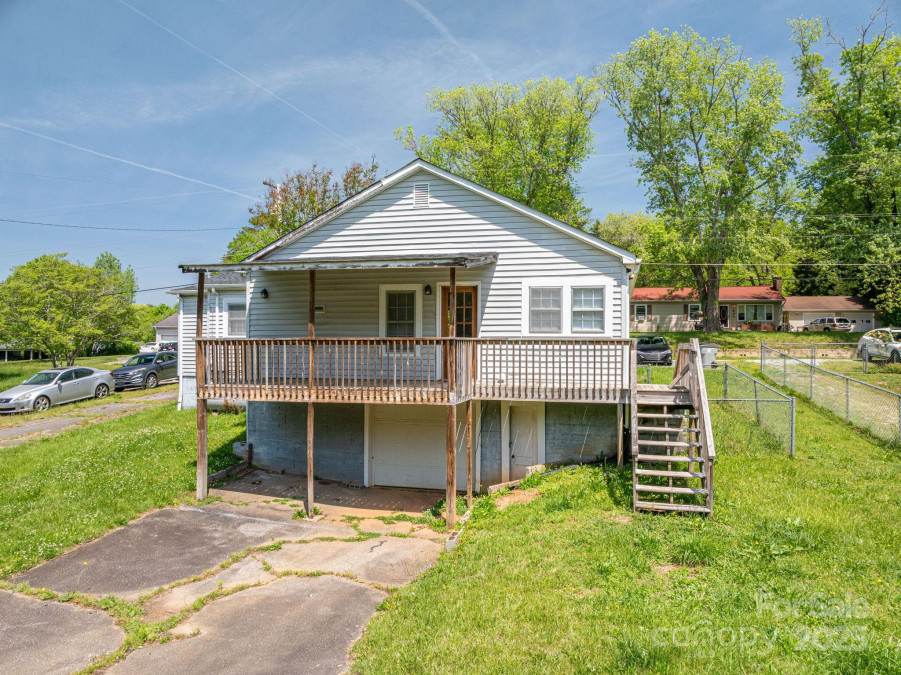 406 Arrowood St Lenoir, NC 28645