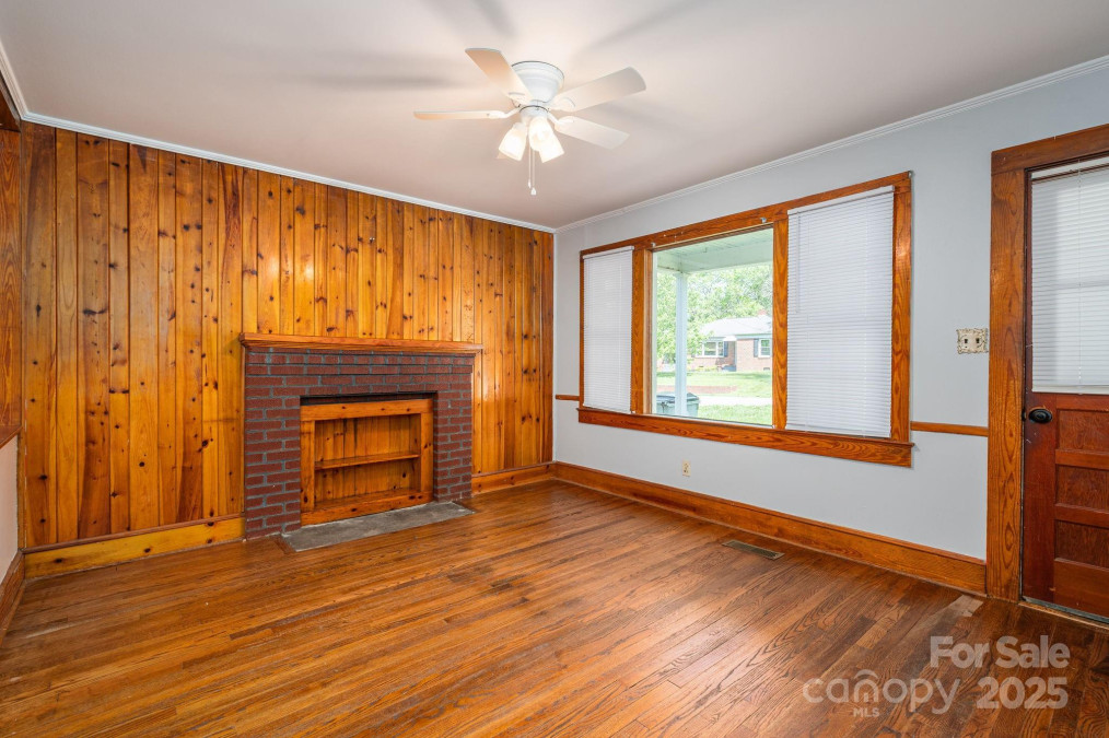 406 Arrowood St Lenoir, NC 28645