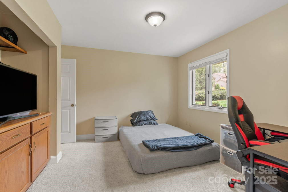 120 Cloverleaf Ln Asheville, NC 28803
