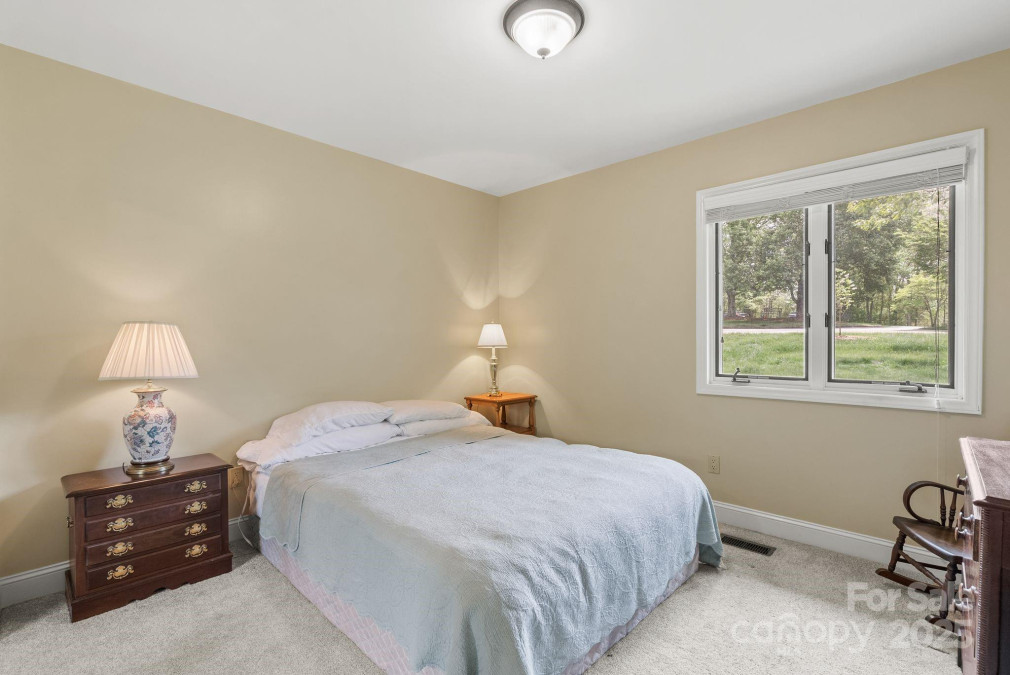 120 Cloverleaf Ln Asheville, NC 28803
