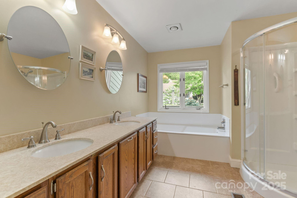 120 Cloverleaf Ln Asheville, NC 28803