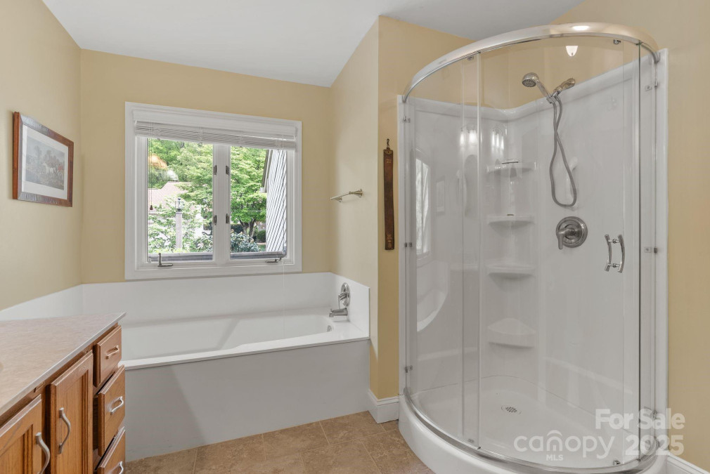 120 Cloverleaf Ln Asheville, NC 28803