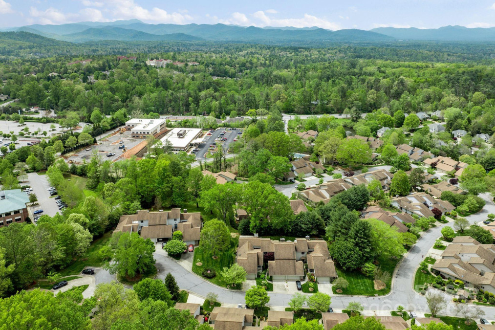 120 Cloverleaf Ln Asheville, NC 28803