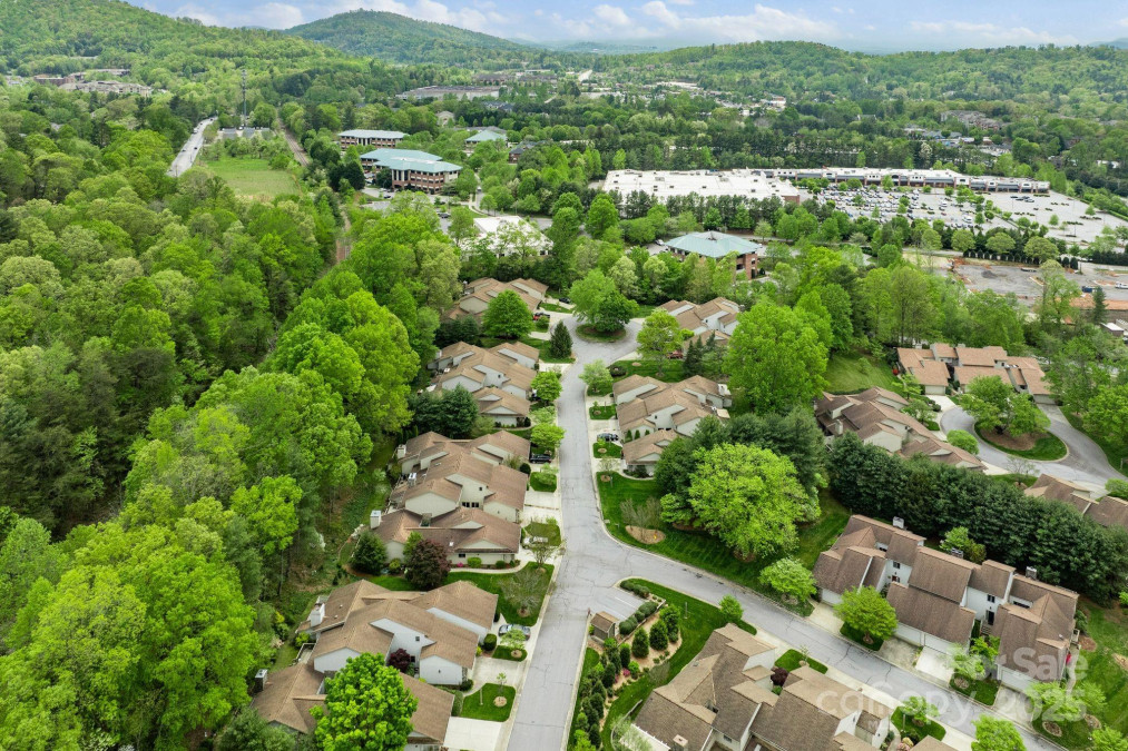 120 Cloverleaf Ln Asheville, NC 28803