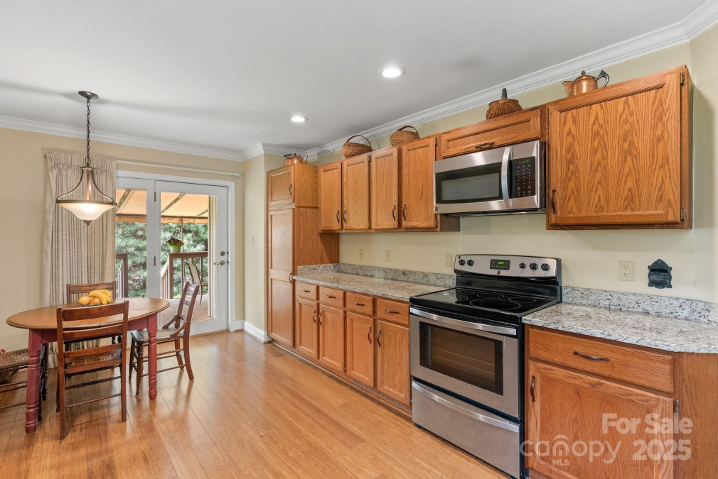 120 Cloverleaf Ln Asheville, NC 28803