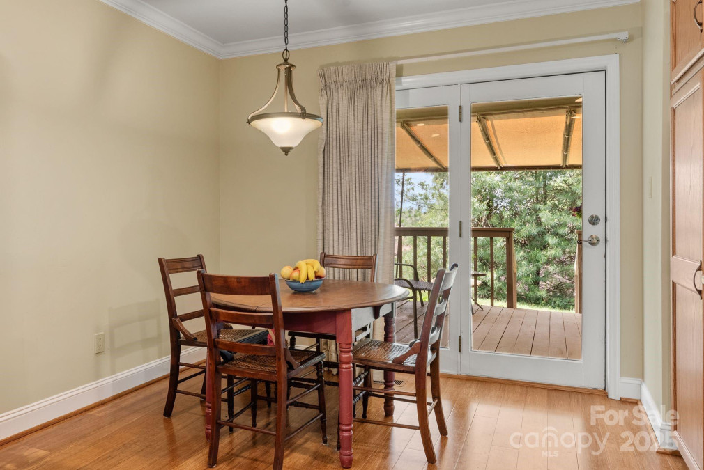 120 Cloverleaf Ln Asheville, NC 28803