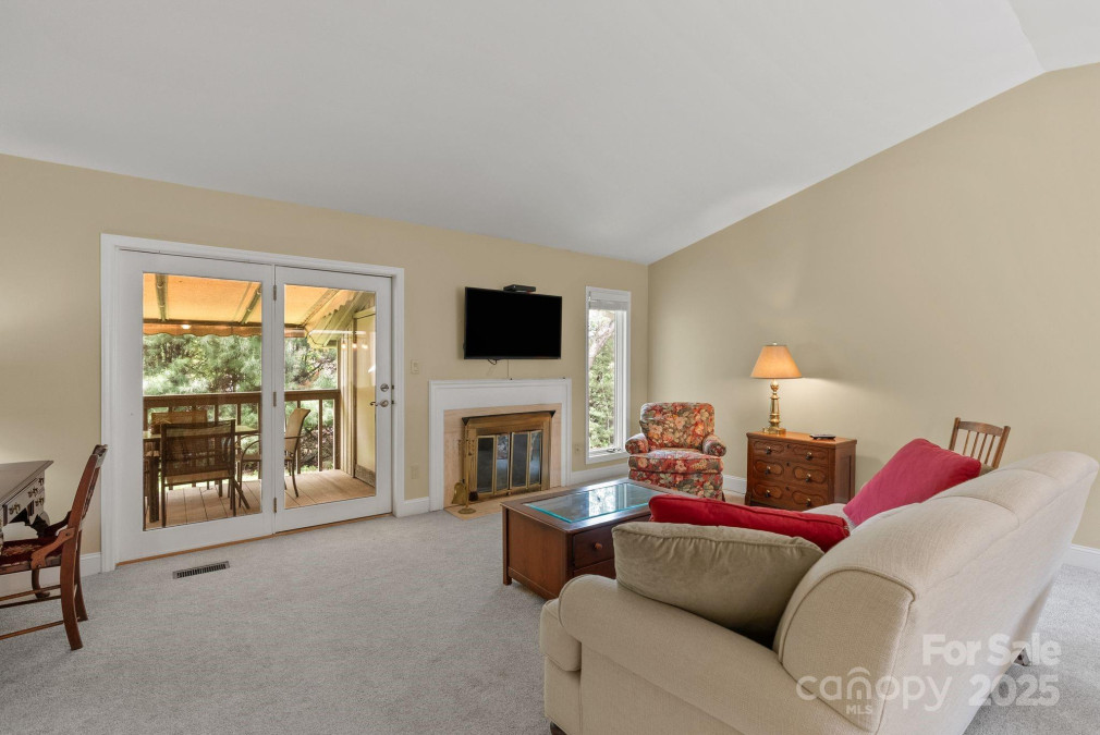 120 Cloverleaf Ln Asheville, NC 28803