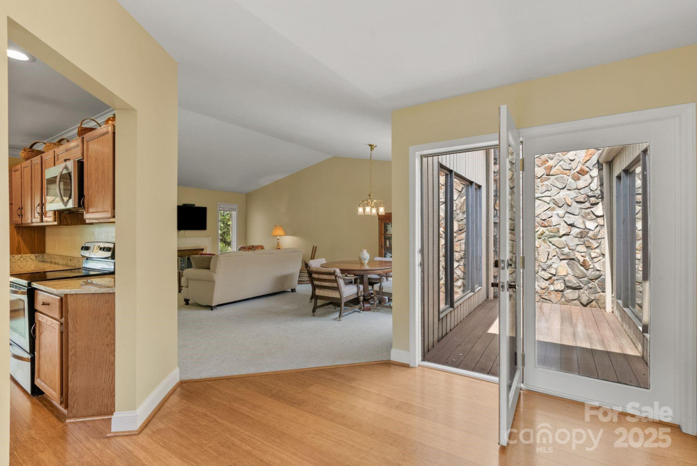 120 Cloverleaf Ln Asheville, NC 28803