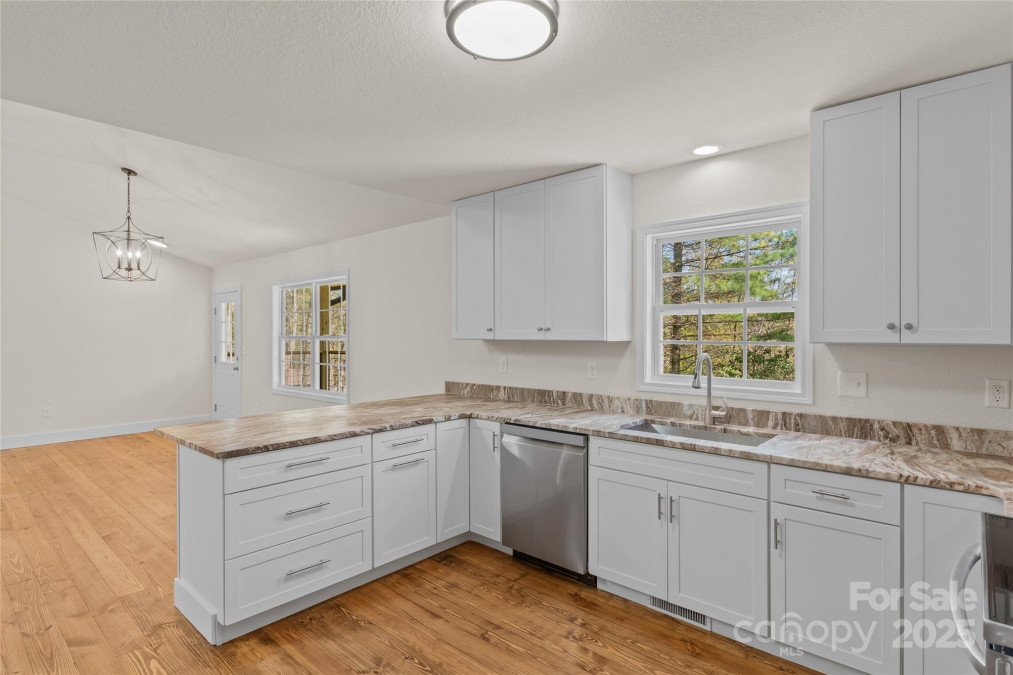 39 Sherwood Village Ln Brevard, NC 28712