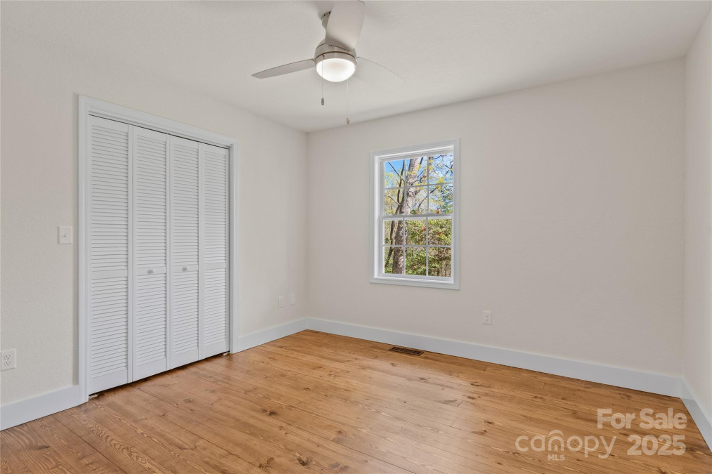 39 Sherwood Village Ln Brevard, NC 28712