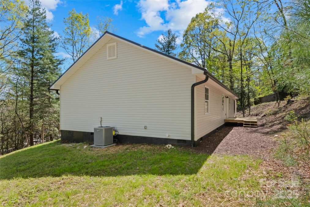 39 Sherwood Village Ln Brevard, NC 28712