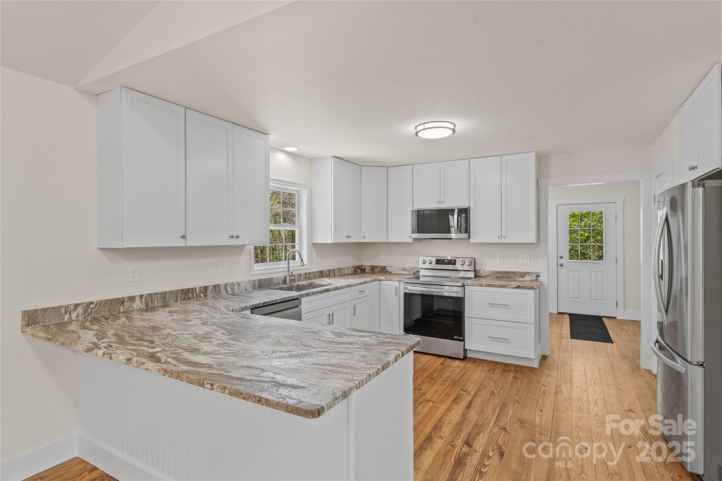 39 Sherwood Village Ln Brevard, NC 28712