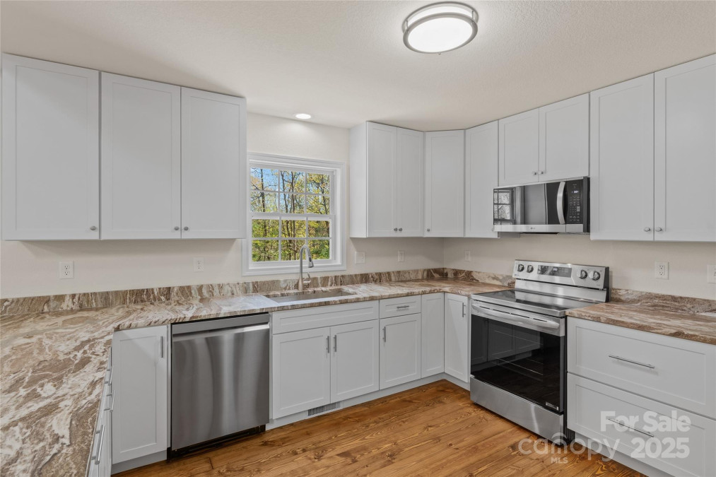 39 Sherwood Village Ln Brevard, NC 28712