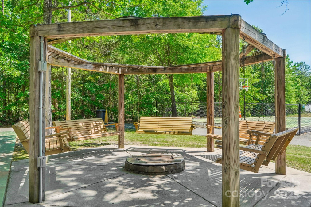 8056 Stevens Mill Rd Matthews, NC 28104
