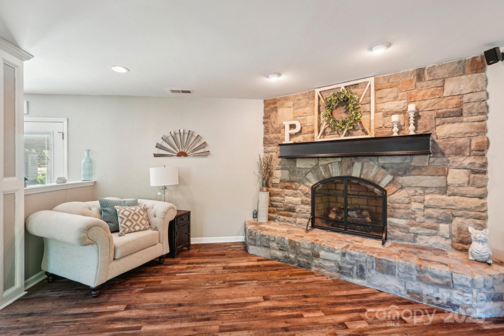 8056 Stevens Mill Rd Matthews, NC 28104