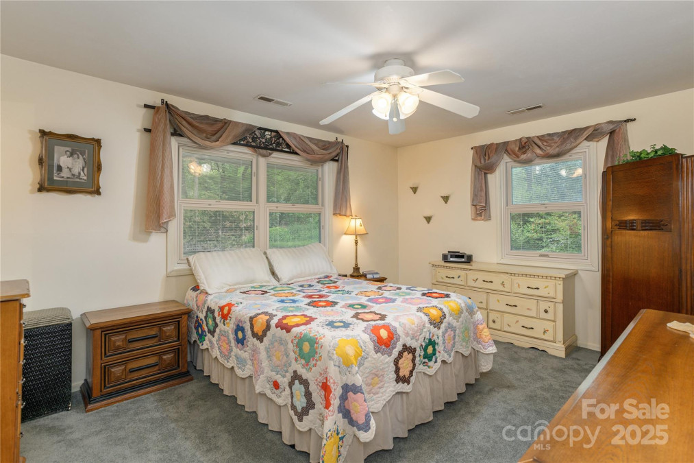 99 Meadowbrook Cir Brevard, NC 28712