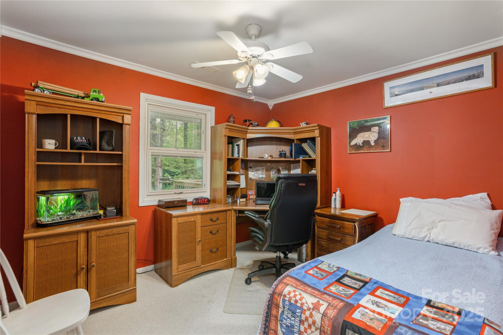 99 Meadowbrook Cir Brevard, NC 28712
