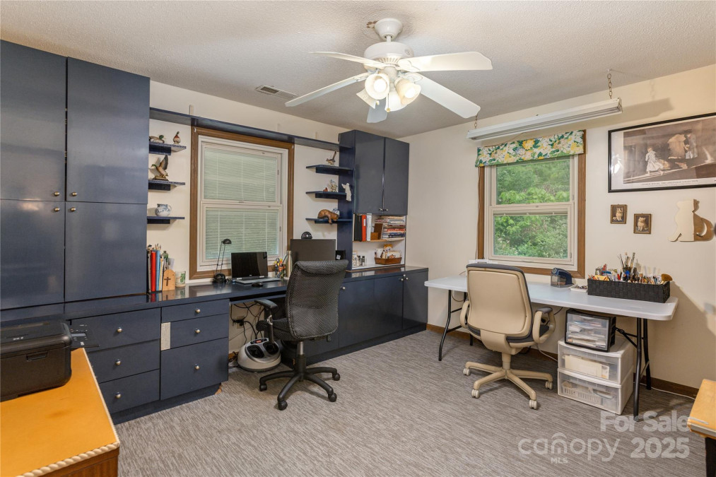 99 Meadowbrook Cir Brevard, NC 28712