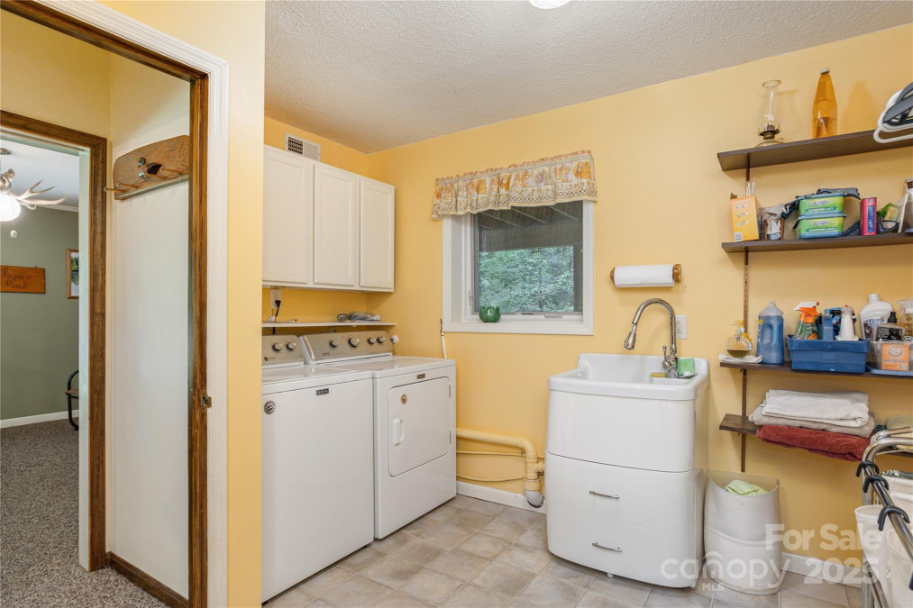 99 Meadowbrook Cir Brevard, NC 28712