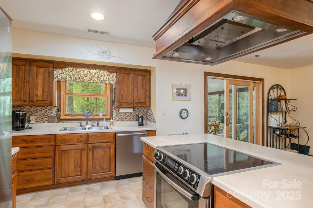 99 Meadowbrook Cir Brevard, NC 28712