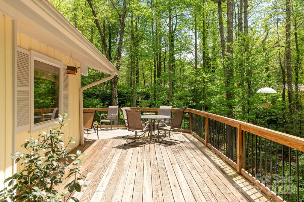99 Meadowbrook Cir Brevard, NC 28712