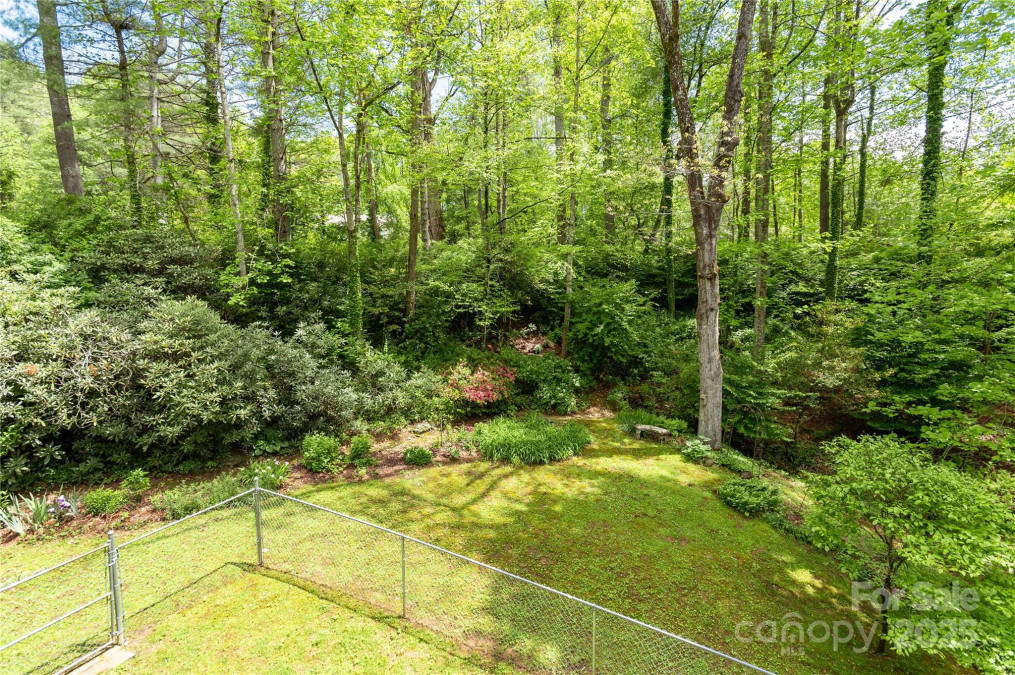 99 Meadowbrook Cir Brevard, NC 28712