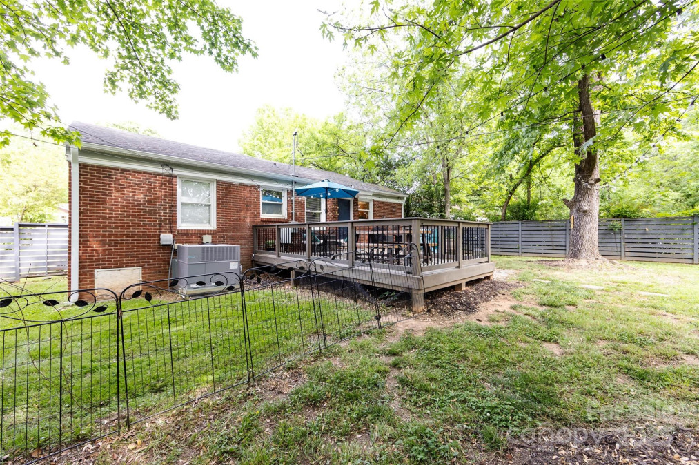 1816 Anderson St Charlotte, NC 28205