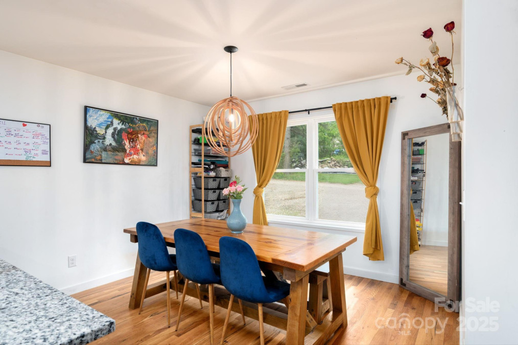 211 Sidewinder Ln Asheville, NC 28806
