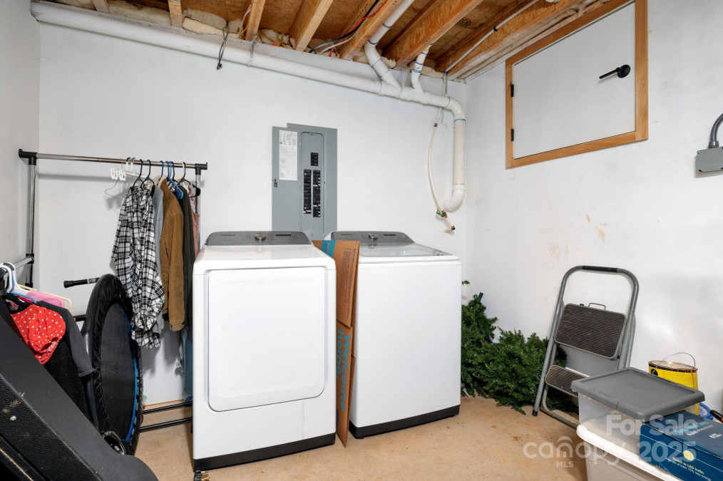 211 Sidewinder Ln Asheville, NC 28806