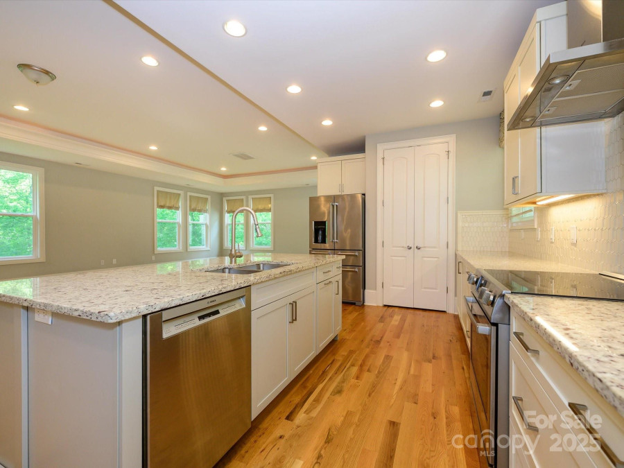 7324 Leharne Dr Charlotte, NC 28270