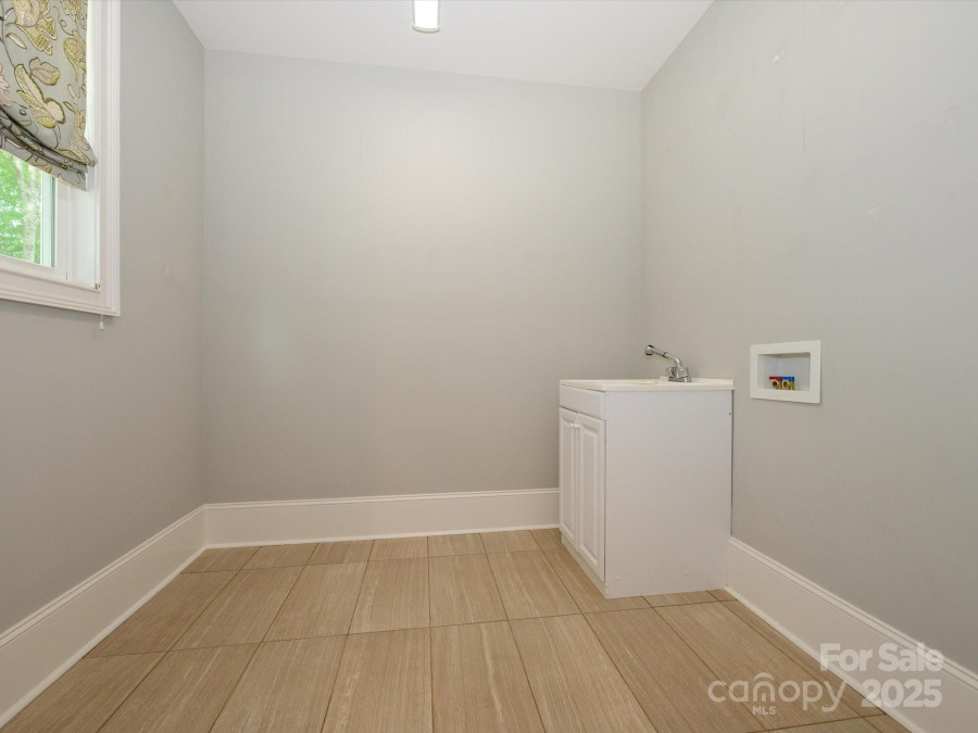 7324 Leharne Dr Charlotte, NC 28270