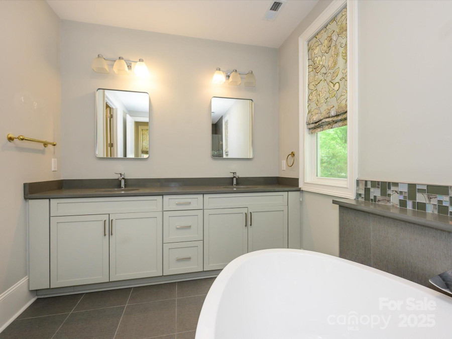 7324 Leharne Dr Charlotte, NC 28270