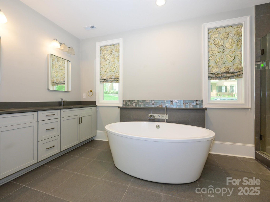 7324 Leharne Dr Charlotte, NC 28270