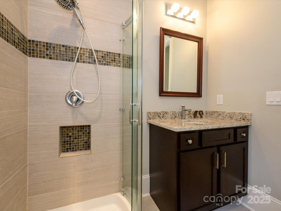 7324 Leharne Dr Charlotte, NC 28270