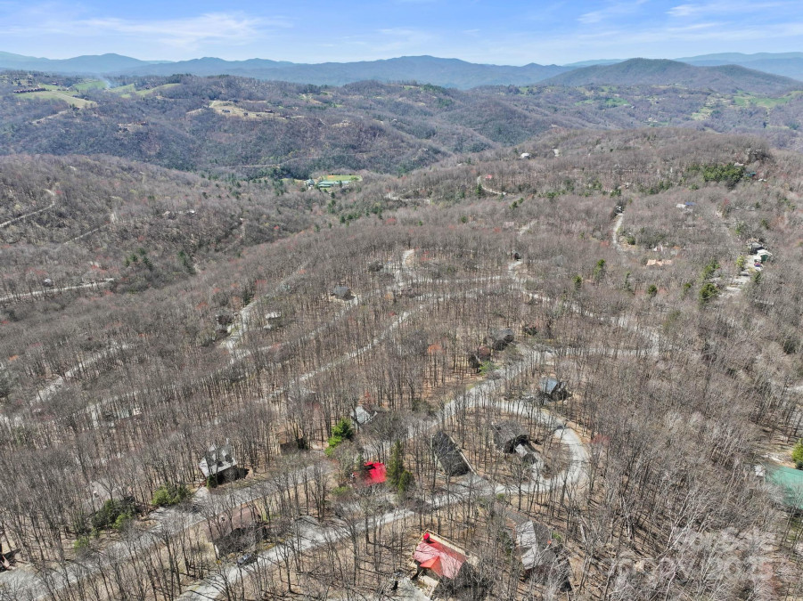 135 Clubhouse Rd Beech Mountain, NC 28604