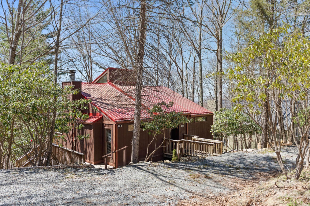 135 Clubhouse Rd Beech Mountain, NC 28604