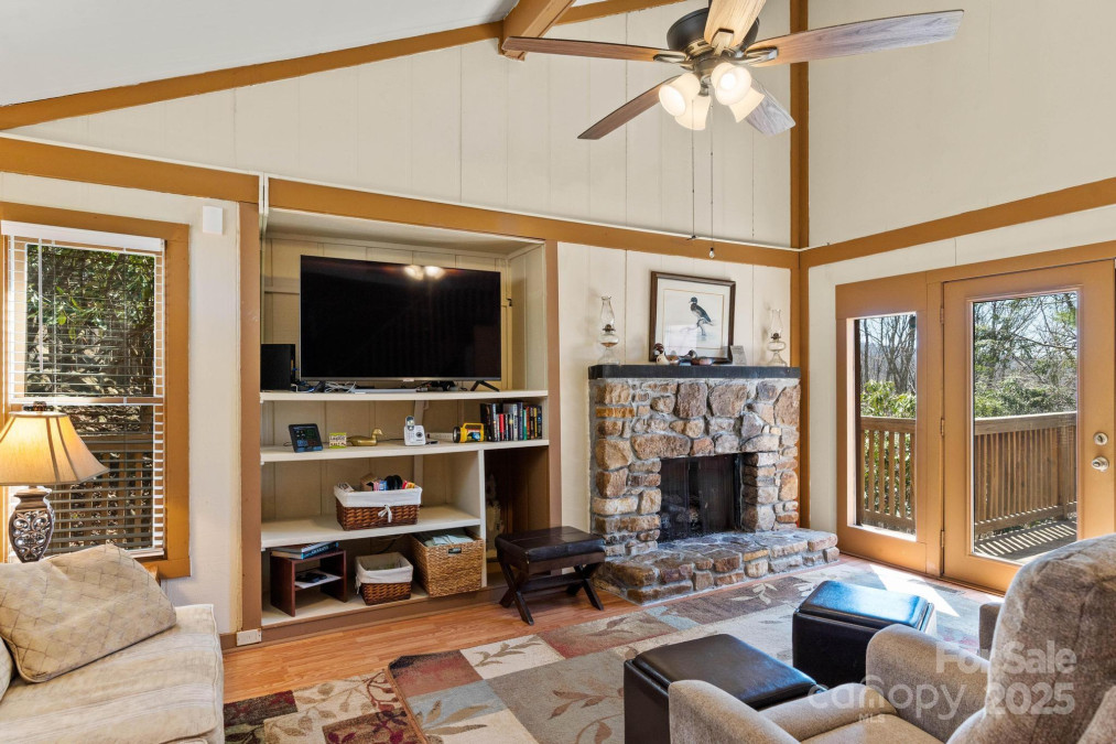 135 Clubhouse Rd Beech Mountain, NC 28604
