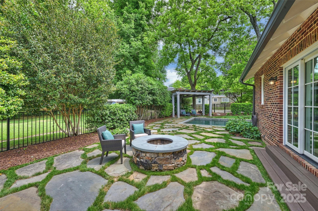 1804 Thomas Ave Charlotte, NC 28205