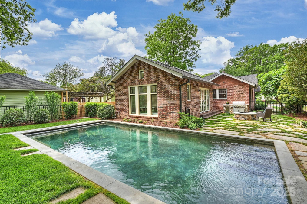 1804 Thomas Ave Charlotte, NC 28205