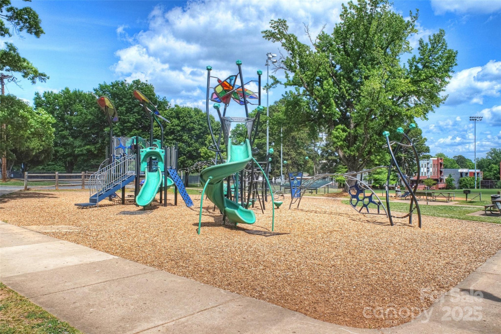 1804 Thomas Ave Charlotte, NC 28205