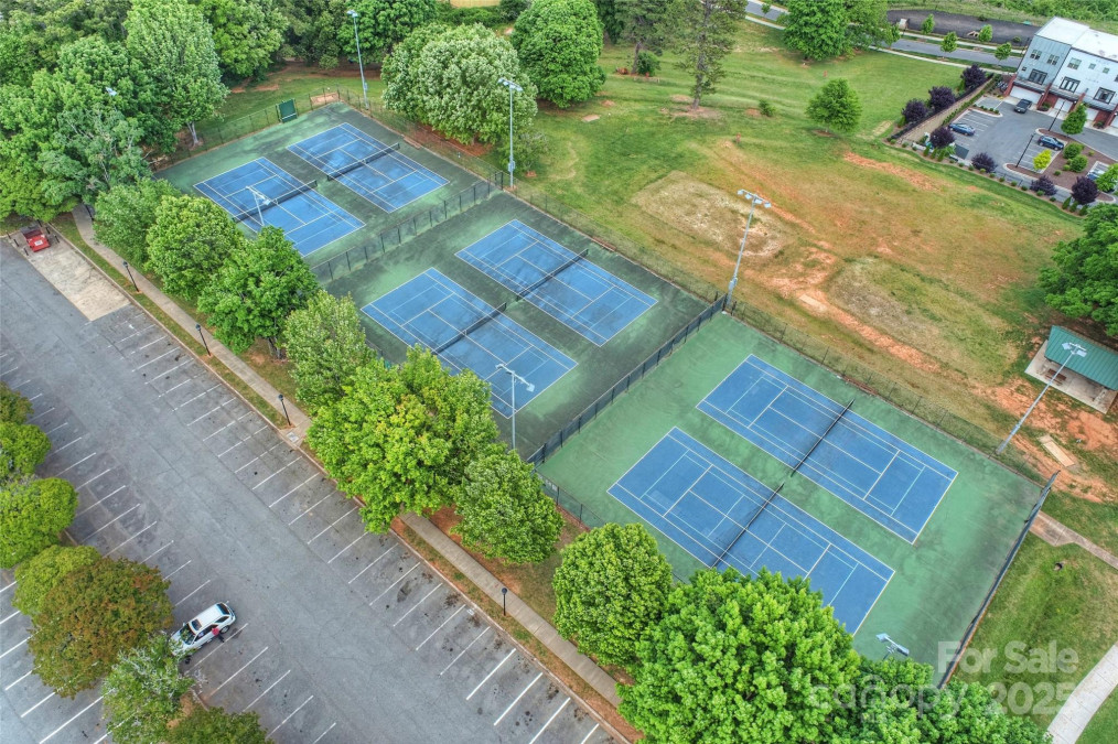 1804 Thomas Ave Charlotte, NC 28205