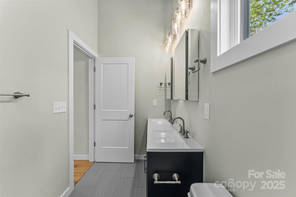 65 Moore Ave Asheville, NC 28806