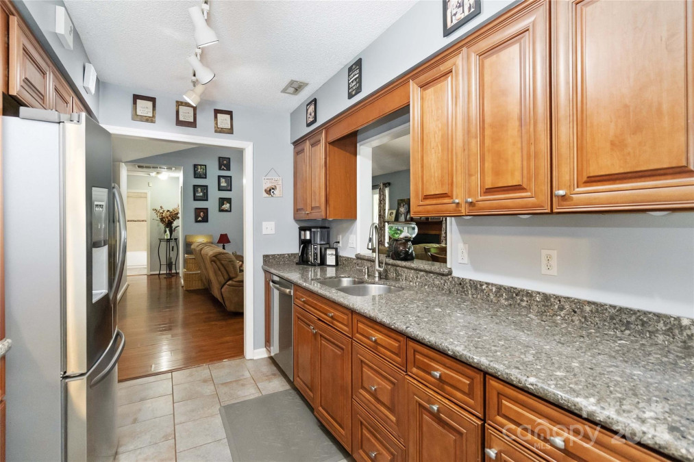 6736 Raeburn Ln Charlotte, NC 28227