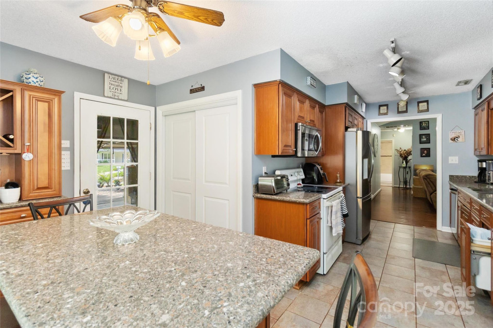 6736 Raeburn Ln Charlotte, NC 28227