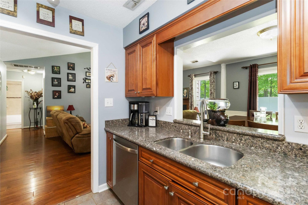 6736 Raeburn Ln Charlotte, NC 28227